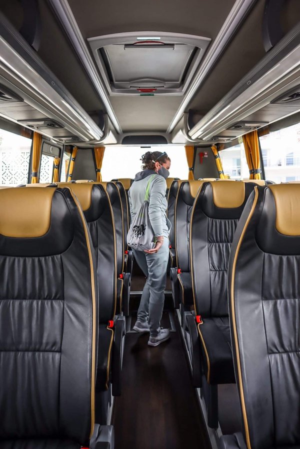 Pourquoi opter pour la location minibus 12 places ?